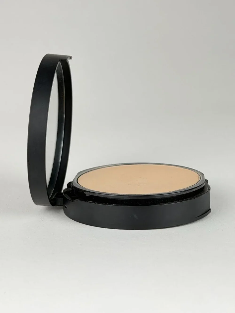 bareMinerals BAREPRO 24HR Skin-Perfecting Powder Foundation Fair 15 Neutral